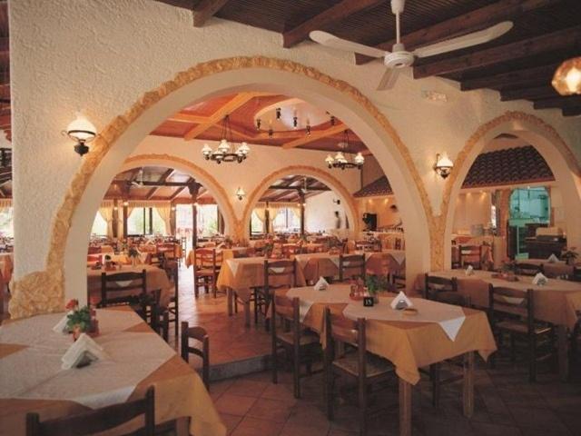 Despo Hotel Kato Gouves レストラン 写真
